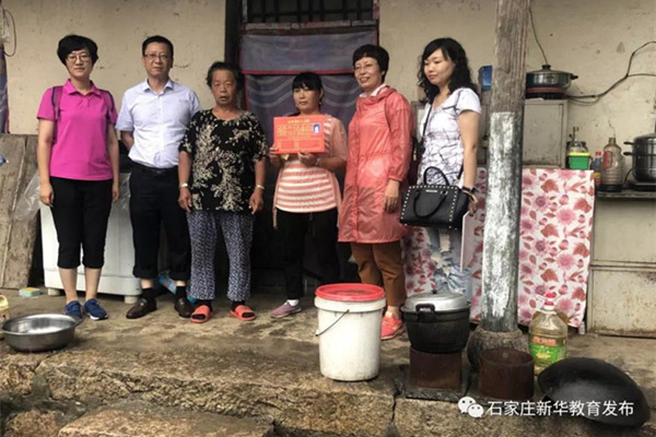 新华区教育局赴灵寿县陈庄镇新开村开展"走亲"活动
